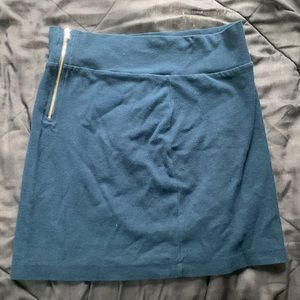 Cotton and elastane dark blue mini skirt.